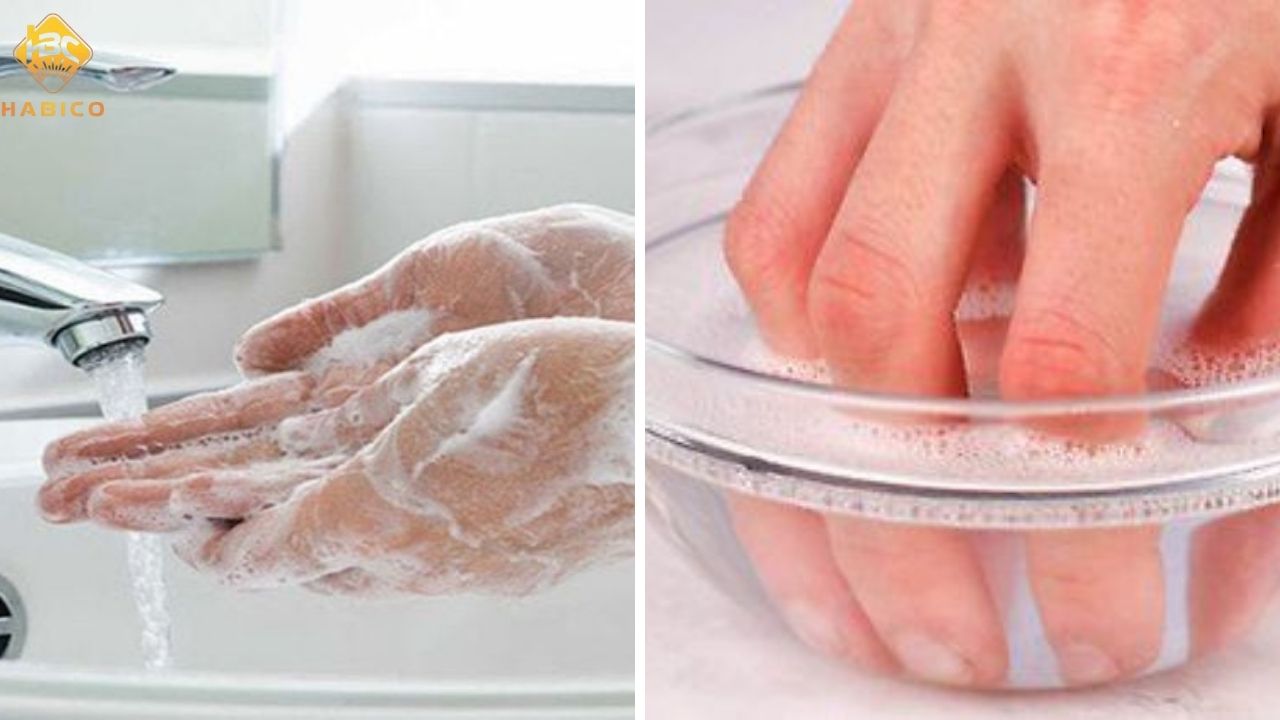 Ngâm Tay Trong Nước Ấm và Xà Phòng Ngâm Tay Trong Nước Ấm và Xà Phòng